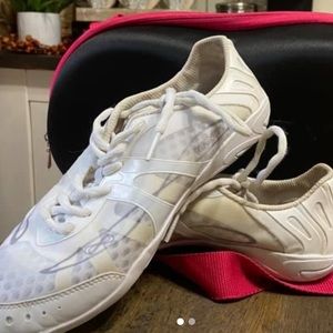 Nifnity cheer shoes size 8